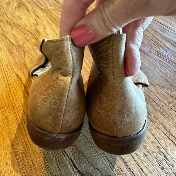 Free People Women’s Royale D’orsay Pointed Toe Tan Leather Distressed Flat Shoes - Picture 8 of 9